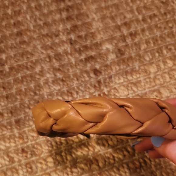 Tan and Black Hair Accessory Set for Stylish Looks - Picture 2 of 7